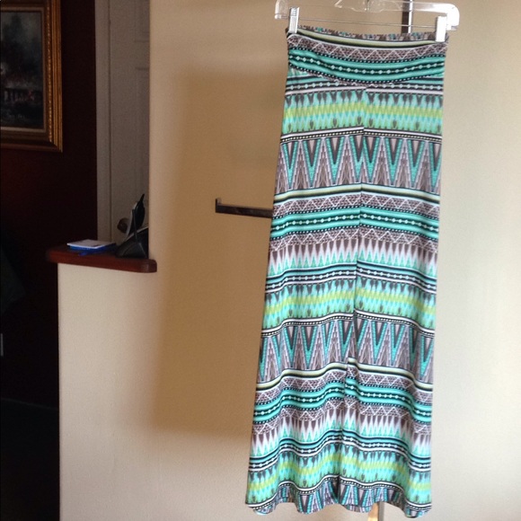 Multi colored Maxi skirt - Picture 2 of 2